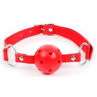 Красный кляп-шарик на регулируемом ремешке с кольцами